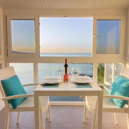 Апартаменти Living Canteras Homes - Beachfront Story